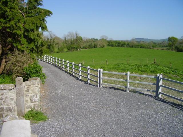 Glenboy Country Accommodation Oldcastle Exterior photo